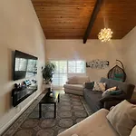 Cozy 1-Bedroom Loft Condo In Enchanting Los Angeles With Ac, Wifi