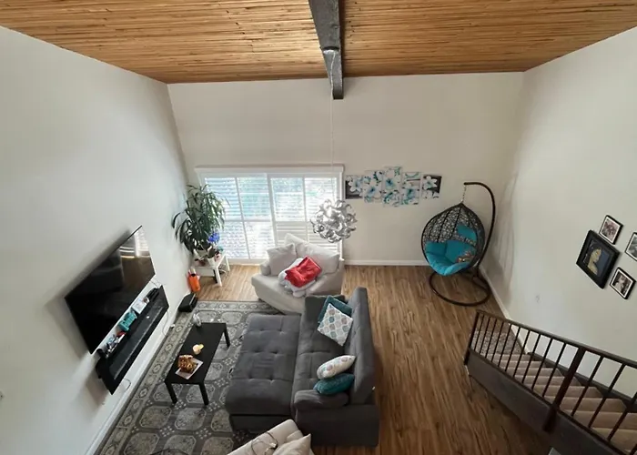 Cozy 1-Bedroom Loft Condo In Enchanting Los Angeles With Ac, Wifi